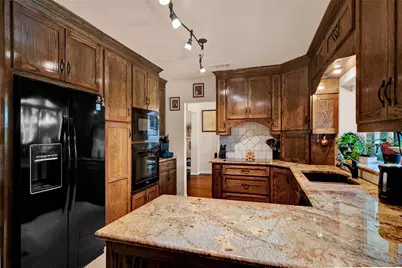 2105 Lavaca Trail, Carrollton, TX 75010 - Photo 11