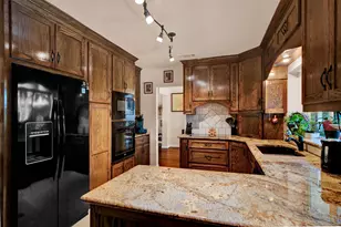 2105 Lavaca Trail, Carrollton, TX 75010 - Photo 11