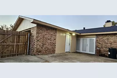 509 Chestnut Drive, Grand Prairie, TX 75052 - Photo 17