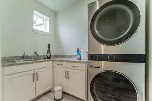 321 College Ave, Fort Worth, TX 76104 - Photo 19