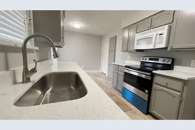 2217 Roman Court, Dalworthington Gardens, TX 76013 - Photo 7