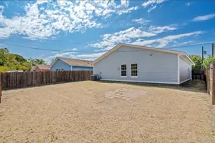 1851 Homeland St, Dallas, TX 75212 - Photo 9