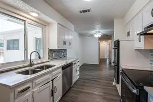 1902 Pat Ln, Carrollton, TX 75006 - Photo 5