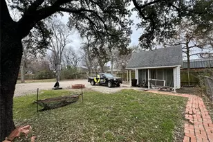 1018 E Elm St, Hillsboro, TX 76645 - Photo 3