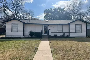 1018 E Elm St, Hillsboro, TX 76645 - Photo 1