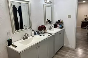 1018 E Elm St, Hillsboro, TX 76645 - Photo 17
