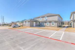 2009 Rockview Dr, Granbury, TX 76049 - Photo 3