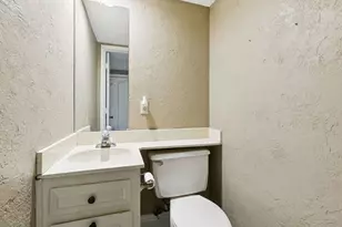 7450 Holly Hill Dr, Dallas, TX 75231 - Photo 15