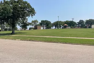 500 W Owings St, Denison, TX 75020 - Photo 27