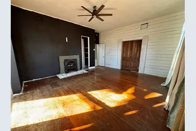 725 W 10th Street, Bonham, TX 75418 - Photo 17