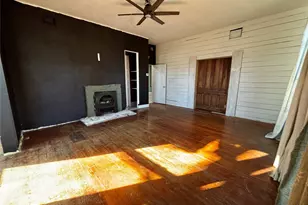 725 W 10th St, Bonham, TX 75418 - Photo 17