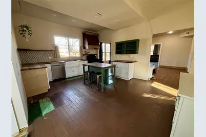 725 W 10th Street, Bonham, TX 75418 - Photo 7