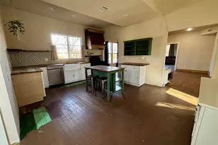 725 W 10th St, Bonham, TX 75418 - Photo 7