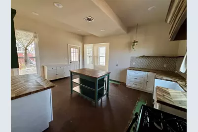 725 W 10th Street, Bonham, TX 75418 - Photo 9