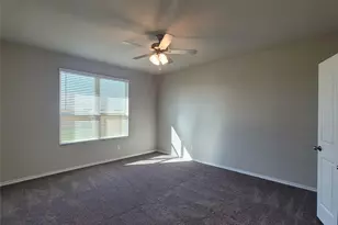 933 Ravenwood Ln, Van Alstyne, TX 75495 - Photo 3