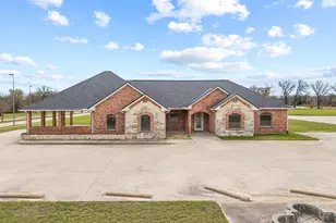 401 Center Ct Dr, Bridgeport, TX 76426 - Photo 1