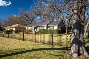 9551 E Lake Highlands Dr, Dallas, TX 75218 - Photo 35