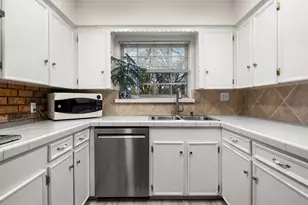 9551 E Lake Highlands Dr, Dallas, TX 75218 - Photo 11