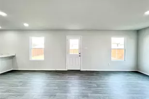 829 Bluffview Dr, Cleburne, TX 76031 - Photo 7