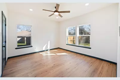 801 E Brown Street, Ennis, TX 75119 - Photo 13