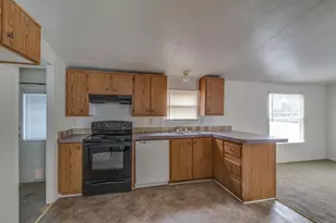 6527 Blue Water Ct, Granbury, TX 76049 - Photo 11