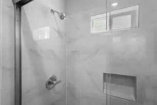 813 Oneal St, Greenville, TX 75401 - Photo 17