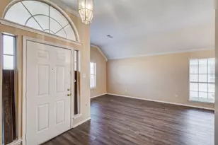 3844 Harrison Dr, Carrollton, TX 75010 - Photo 5