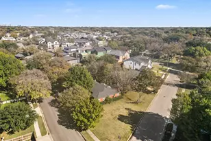 9734 Mixon Dr, Dallas, TX 75220 - Photo 23