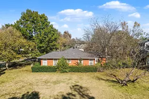 9734 Mixon Dr, Dallas, TX 75220 - Photo 11