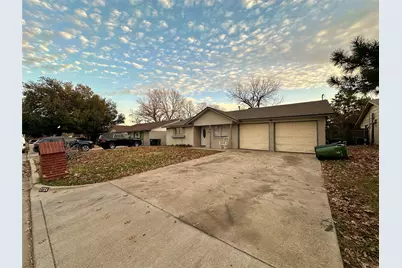 2704 Buena Vista Drive, Arlington, TX 76010 - Photo 5