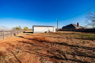 1125 Market St, Tye, TX 79563 - Photo 27