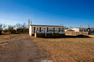 1125 Market St, Tye, TX 79563 - Photo 3