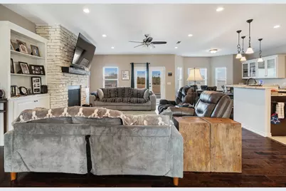 305 County Road 45800, Blossom, TX 75416 - Photo 7