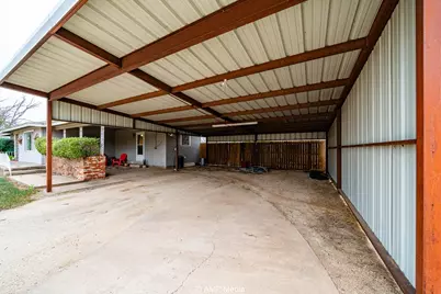 510 W Irving Street, Munday, TX 76371 - Photo 5