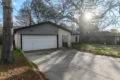 2108 Warwick Drive, Arlington, TX 76015 - Photo 3