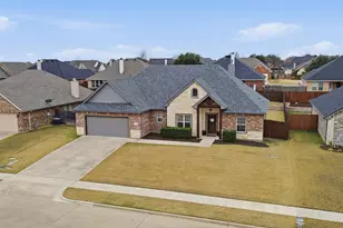 810 Chestnut Grove Dr, Cleburne, TX 76033 - Photo 3