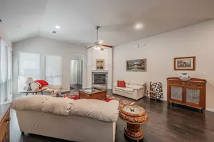 902 Enchanted Wood Dr, Arlington, TX 76005 - Photo 11