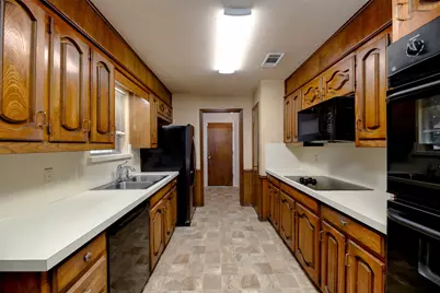 2121 Stone Creek Drive, Plano, TX 75075 - Photo 11