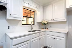 2710 Anderson St, Irving, TX 75062 - Photo 7