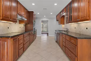 300 Trailview Dr, Woodway, TX 76712 - Photo 9