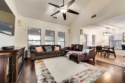 2864 Westover Drive, Grand Prairie, TX 75052 - Photo 9