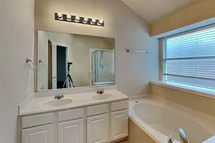 1905 Sharpsbury Dr, Euless, TX 76040 - Photo 9