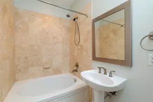 724 Skyline Bluff Ct, Fort Worth, TX 76102 - Photo 11