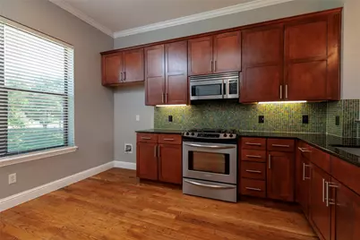 724 Skyline Bluff Court, Fort Worth, TX 76102 - Photo 7