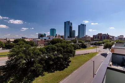 724 Skyline Bluff Court, Fort Worth, TX 76102 - Photo 17