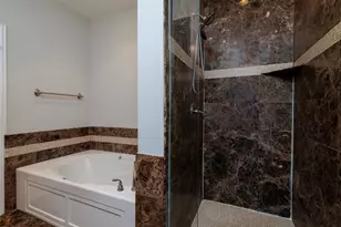 724 Skyline Bluff Ct, Fort Worth, TX 76102 - Photo 15