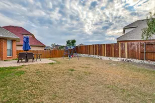 2939 Alyson Way, Grand Prairie, TX 75052 - Photo 17