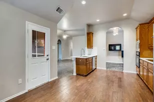 2939 Alyson Way, Grand Prairie, TX 75052 - Photo 5