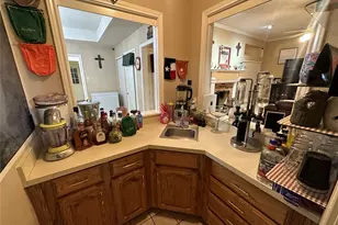 1925 N Collegiate Dr, Paris, TX 75462 - Photo 9