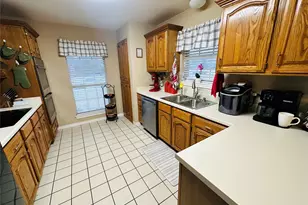 1925 N Collegiate Dr, Paris, TX 75462 - Photo 9